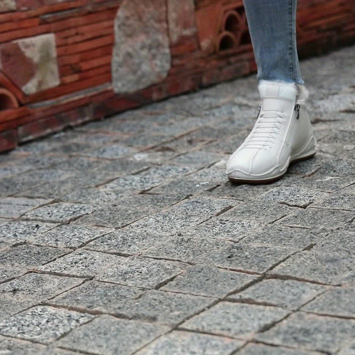 Women's Faux-Fur Lined Lace-Up Winter Ankle Boots Wide Toe Box