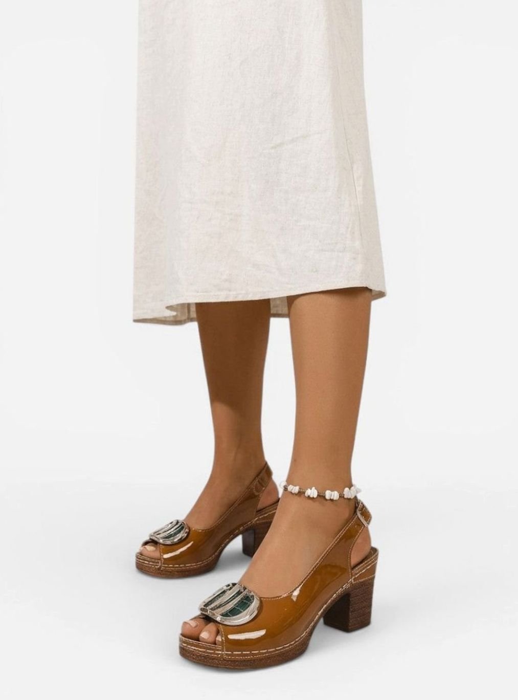 Women's Glossy Faux Leather Block Heel Peep-Toe Pumps