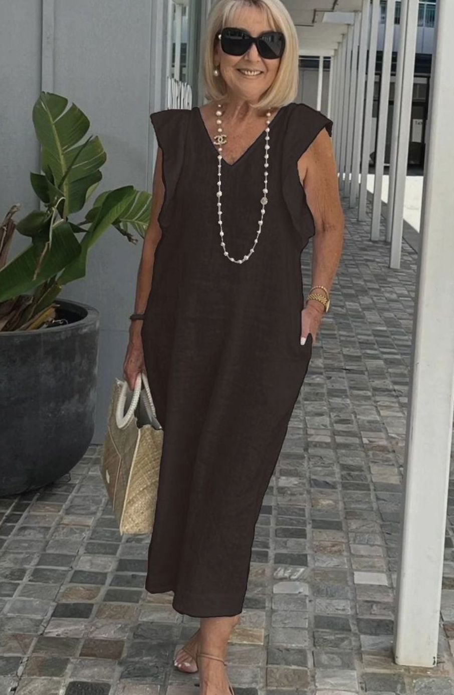 Women's Ruffle-Shoulder V-Neck Sleeveless Midi Sundress - Black